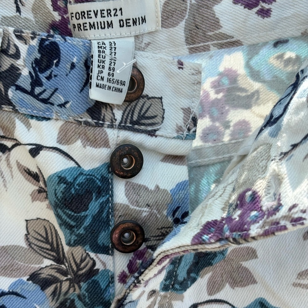 Forever 21 Floral Premium Denim Button Fly Shorts Size 27 NWOT - Picture 6 of 7